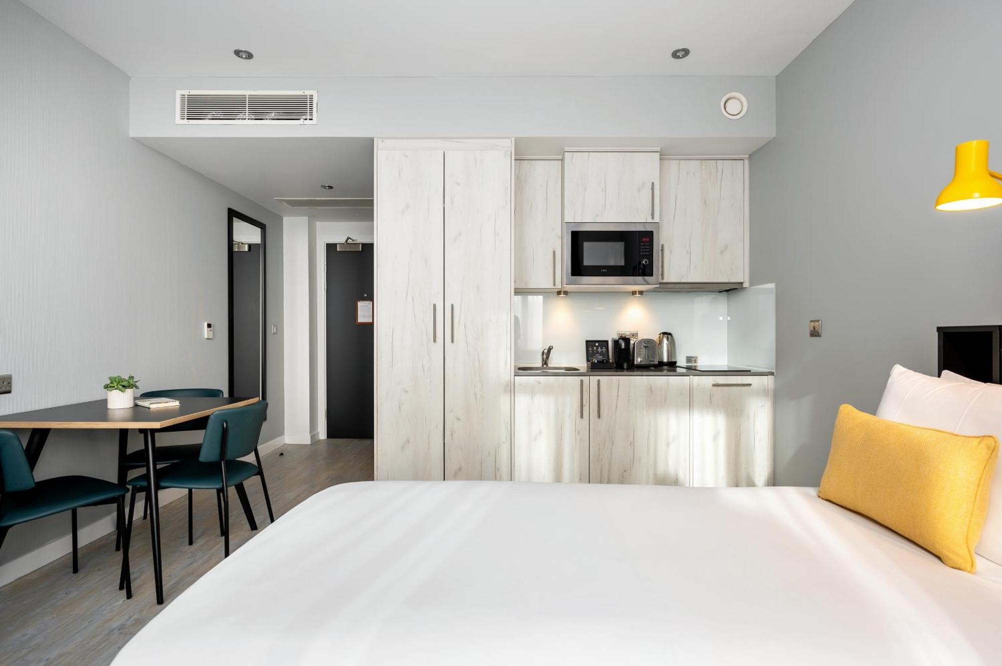 Aparthotel Staycity Waterfront