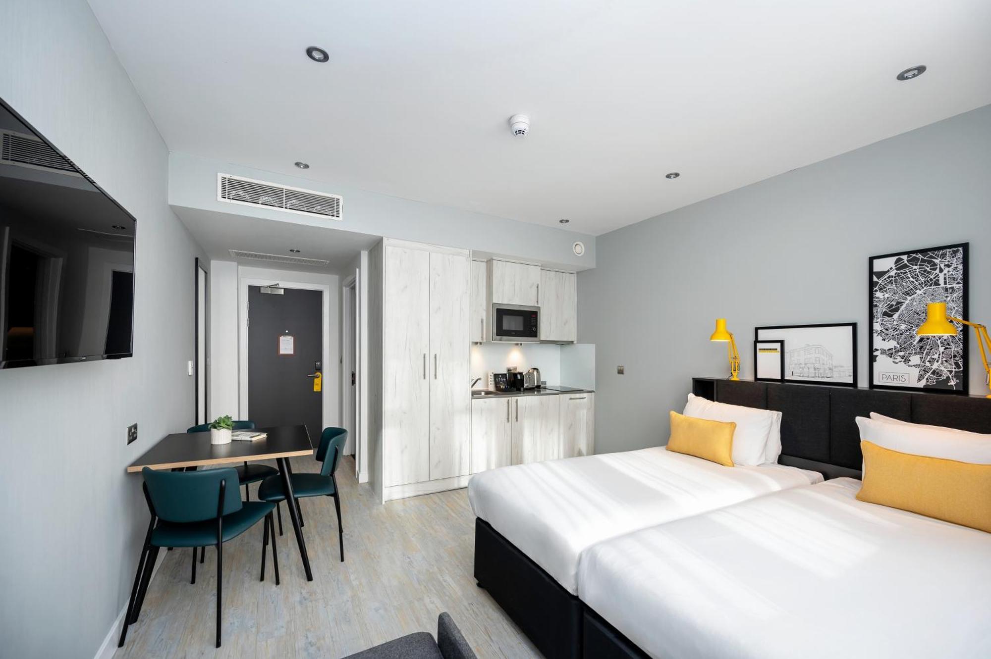 Staycity Waterfront 4*
