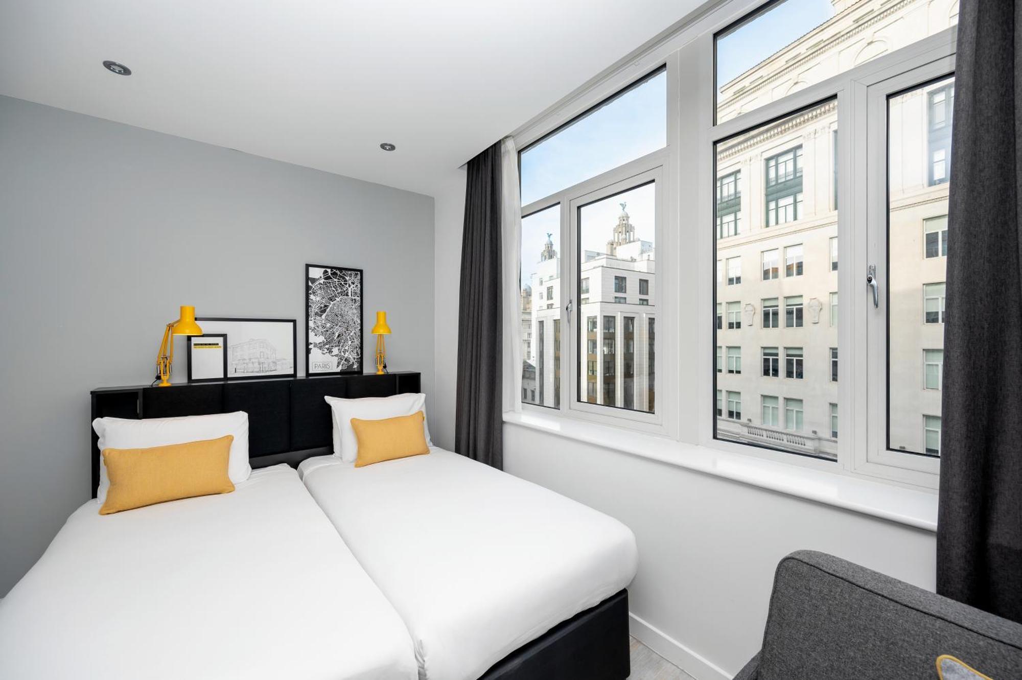 Staycity Waterfront Aparthotel 4*